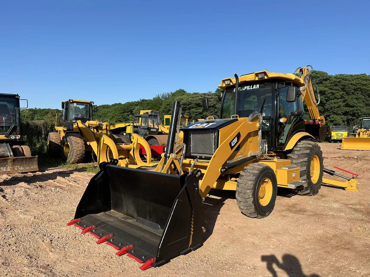 CATERPILLAR 420F2 - حفار متعدد الاستخدام: صور 1 CATERPILLAR 420F2 - حفار متعدد الاستخدام: صور 1