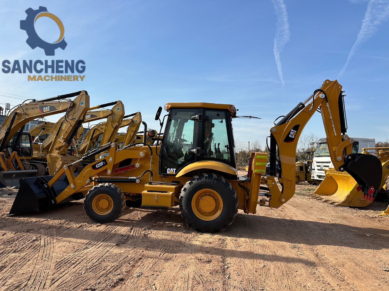 CATERPILLAR 420F2 - حفار متعدد الاستخدام: صور 3 CATERPILLAR 420F2 - حفار متعدد الاستخدام: صور 3