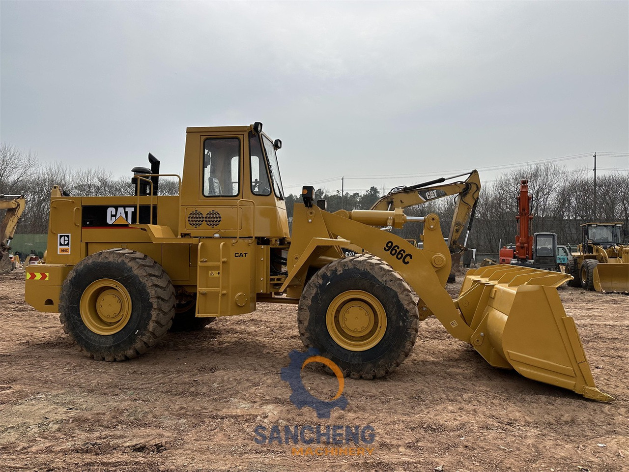 اللودر بعجل CATERPILLAR 966C: صور 12