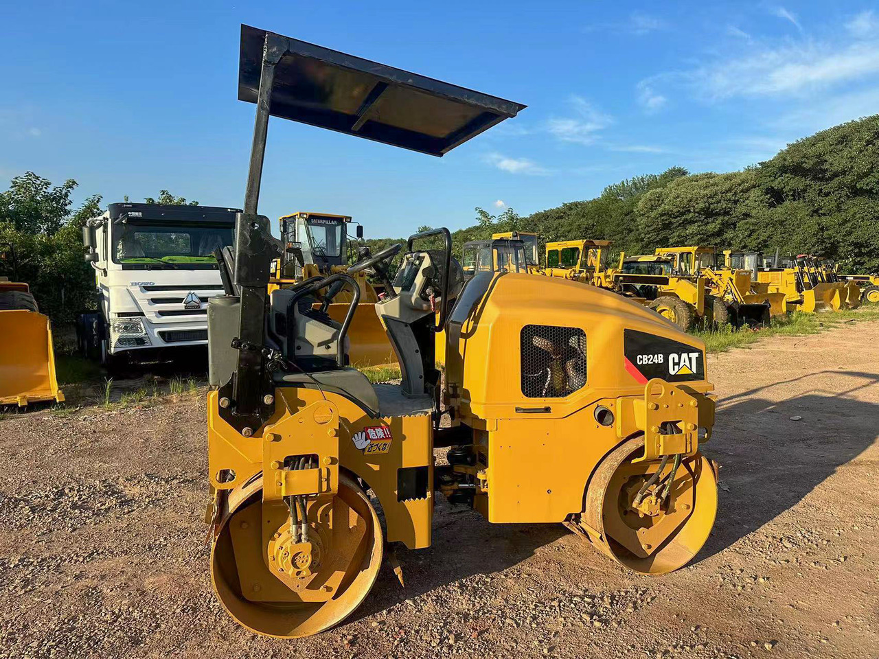 CATERPILLAR CB24B - مدحلة: صور 4 CATERPILLAR CB24B - مدحلة: صور 4