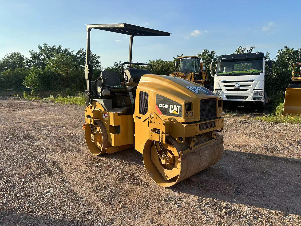 CATERPILLAR CB24B - مدحلة: صور 2 CATERPILLAR CB24B - مدحلة: صور 2