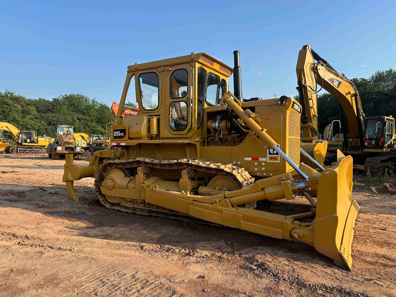 CATERPILLAR D7G - بلدوزر: صور 1 CATERPILLAR D7G - بلدوزر: صور 1