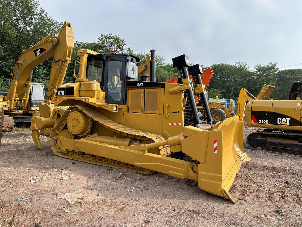 CATERPILLAR D7R - بلدوزر: صور 3 CATERPILLAR D7R - بلدوزر: صور 3