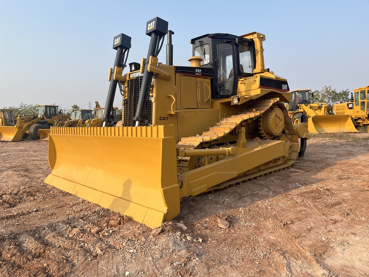 CATERPILLAR D8R - بلدوزر: صور 1 CATERPILLAR D8R - بلدوزر: صور 1