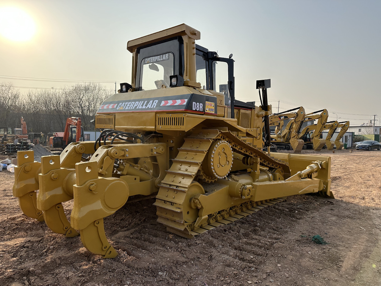 CATERPILLAR D8R - بلدوزر: صور 1 CATERPILLAR D8R - بلدوزر: صور 1