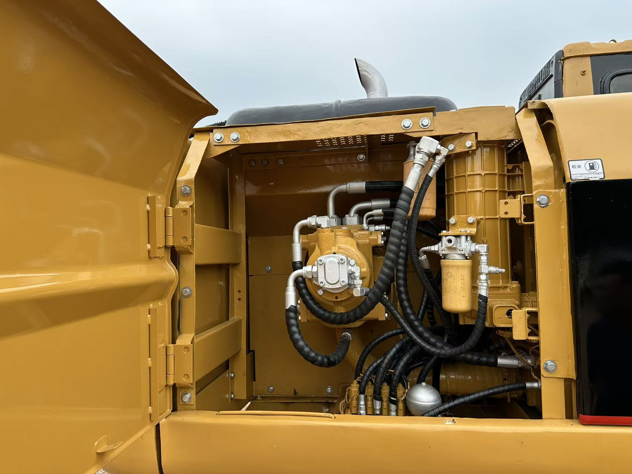 Caterpillar 320BL excavator - حفارة: صور 5 Caterpillar 320BL excavator - حفارة: صور 5