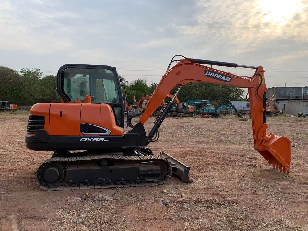 DOOSAN DX55 - حفارة: صور 1 DOOSAN DX55 - حفارة: صور 1