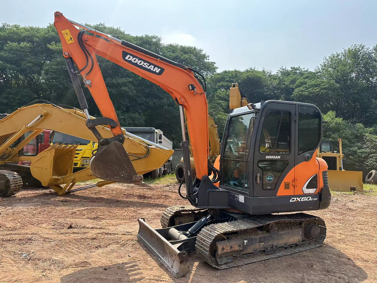 DOOSAN DX60 - حفارة مصغرة: صور 1 DOOSAN DX60 - حفارة مصغرة: صور 1