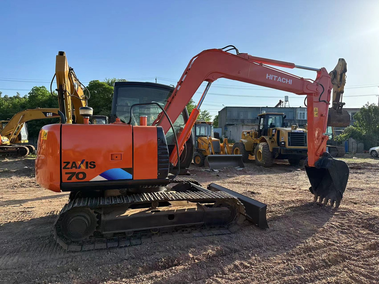 Hitachi ZX70 mini excavator - حفارة مصغرة: صور 1 Hitachi ZX70 mini excavator - حفارة مصغرة: صور 1