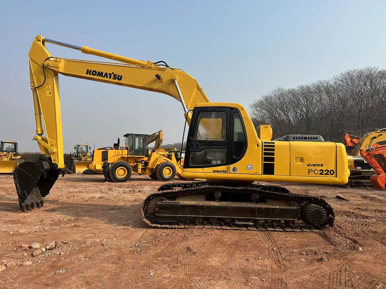 KOMATSU PC220-6 - حفارات زحافة: صور 1 KOMATSU PC220-6 - حفارات زحافة: صور 1