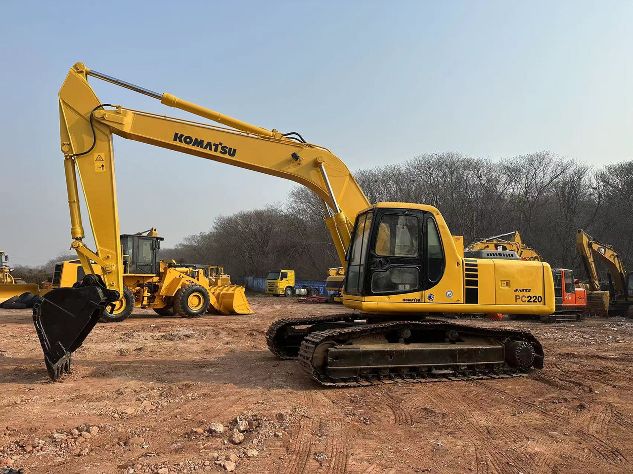 KOMATSU PC220-6 - حفارات زحافة: صور 3 KOMATSU PC220-6 - حفارات زحافة: صور 3