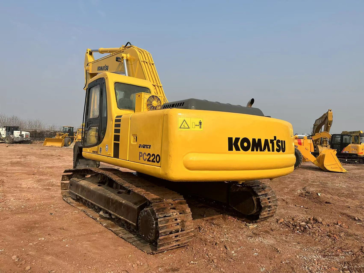 KOMATSU PC220-6 - حفارات زحافة: صور 5 KOMATSU PC220-6 - حفارات زحافة: صور 5