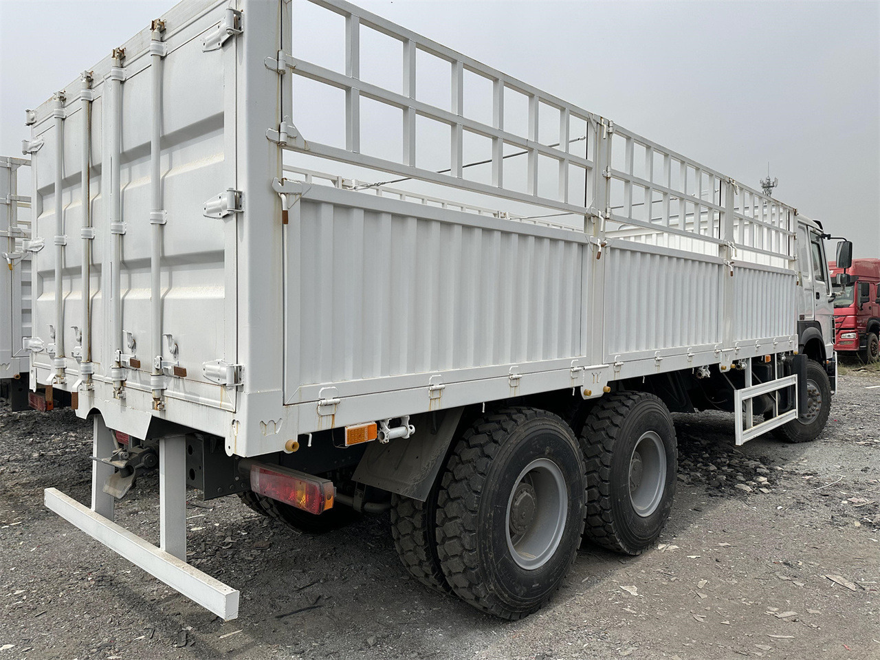 SINOTRUK HOWO 371 Cargo truck - شاحنة نقل المواشي شاحنة: صور 5 SINOTRUK HOWO 371 Cargo truck - شاحنة نقل المواشي شاحنة: صور 5