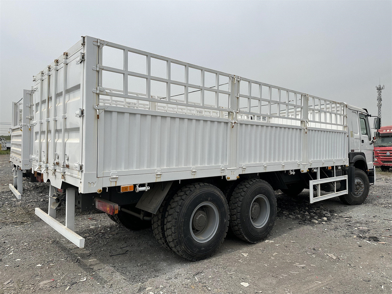SINOTRUK HOWO 371 Cargo truck - شاحنة نقل المواشي شاحنة: صور 4 SINOTRUK HOWO 371 Cargo truck - شاحنة نقل المواشي شاحنة: صور 4