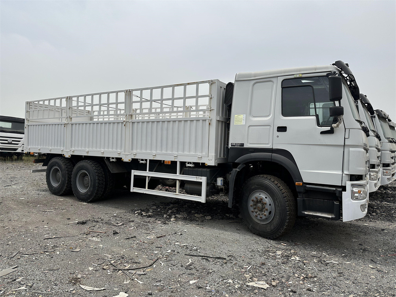SINOTRUK HOWO 371 Cargo truck - شاحنة نقل المواشي شاحنة: صور 3 SINOTRUK HOWO 371 Cargo truck - شاحنة نقل المواشي شاحنة: صور 3