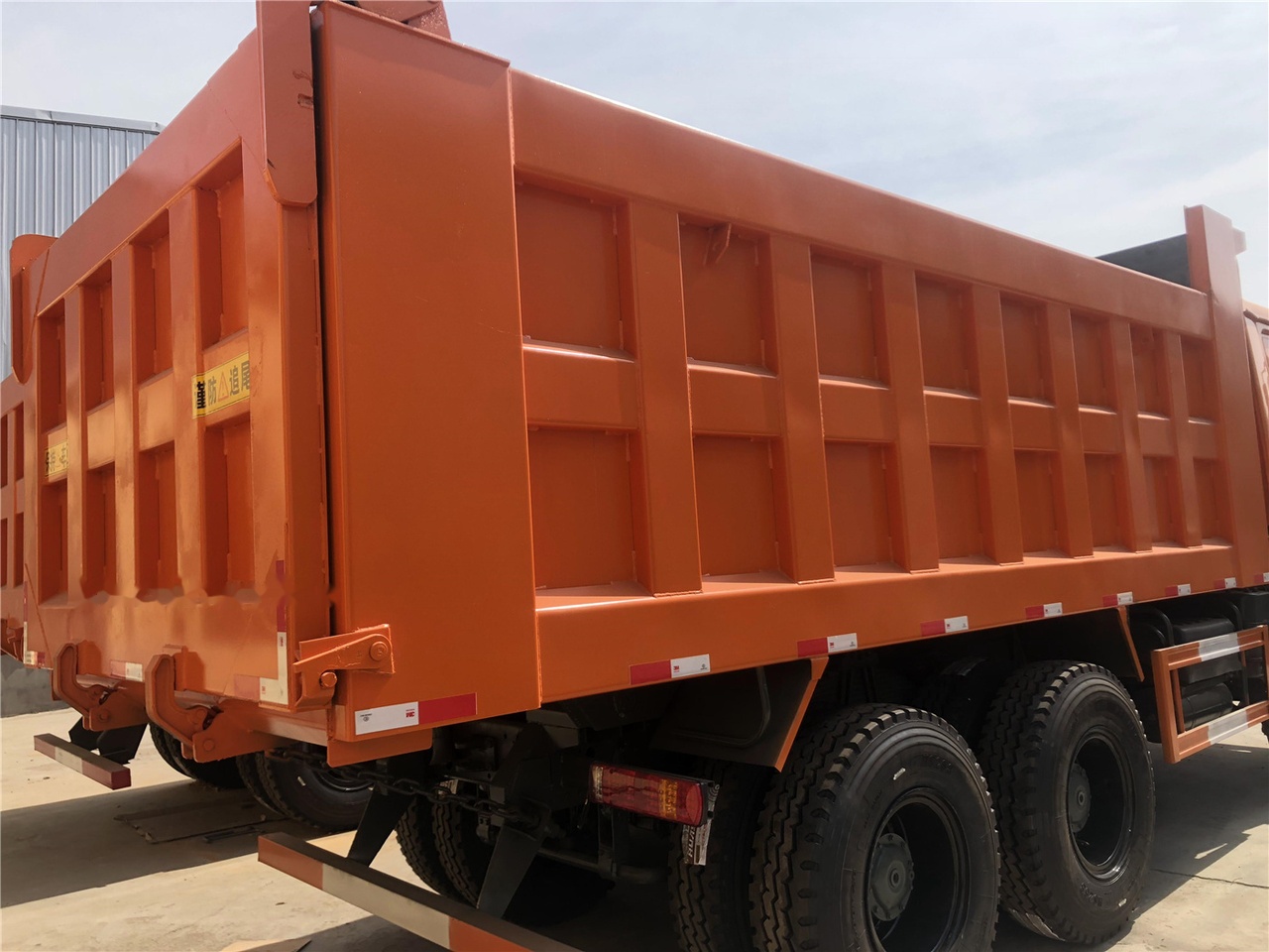 قلابات SINOTRUK HOWO 371 Dump truck: صور 6