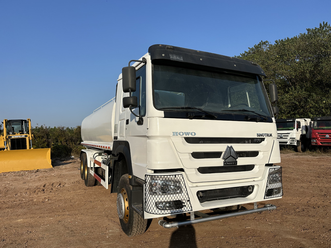 SINOTRUK HOWO 371 Water Tanker Truck - شاحنة صهريج: صور 2 SINOTRUK HOWO 371 Water Tanker Truck - شاحنة صهريج: صور 2
