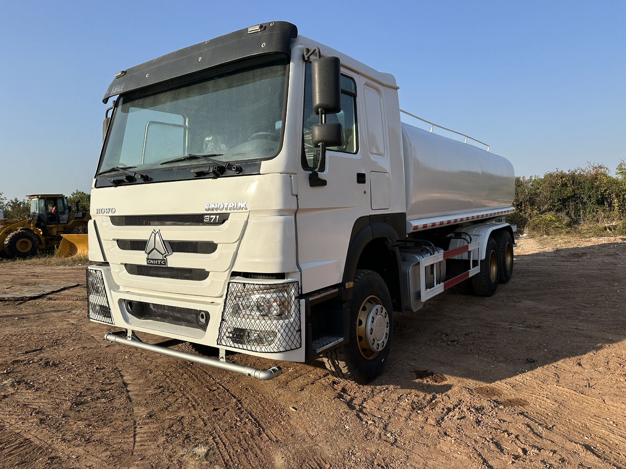SINOTRUK HOWO 371 Water Tanker Truck - شاحنة صهريج: صور 1 SINOTRUK HOWO 371 Water Tanker Truck - شاحنة صهريج: صور 1