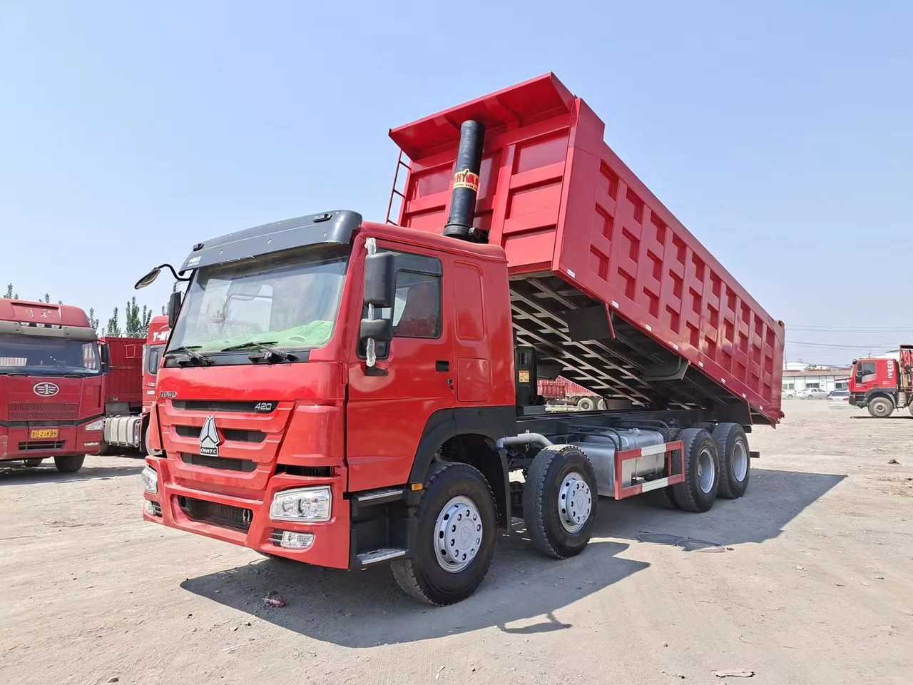قلابات لنقل السيلاج SINOTRUK HOWO 420 Dump Truck: صور 1