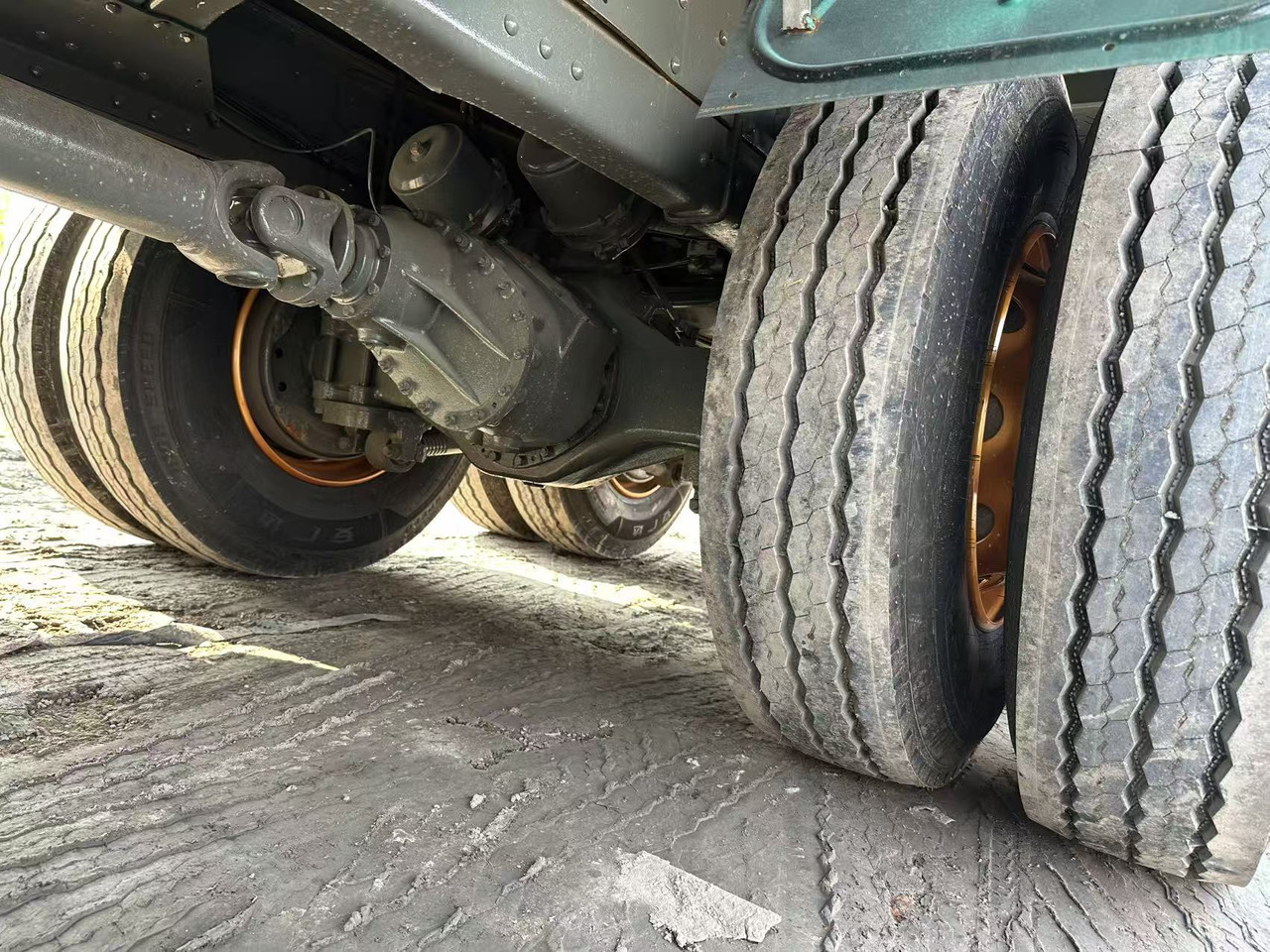 SINOTRUK HOWO 420hp 8x4 fence truck - شاحنات مسطحة: صور 4 SINOTRUK HOWO 420hp 8x4 fence truck - شاحنات مسطحة: صور 4