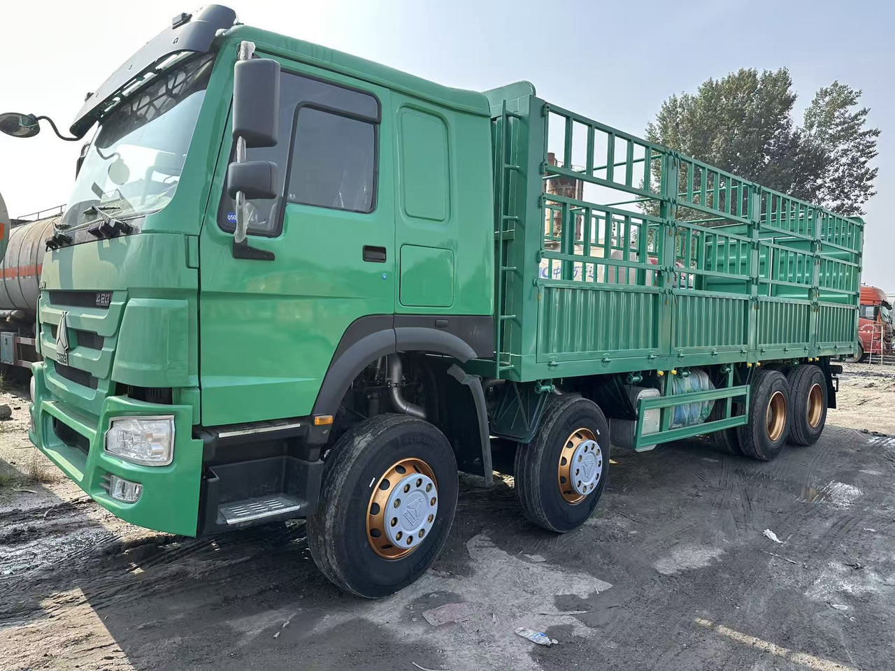 SINOTRUK HOWO 420hp 8x4 fence truck - شاحنات مسطحة: صور 2 SINOTRUK HOWO 420hp 8x4 fence truck - شاحنات مسطحة: صور 2