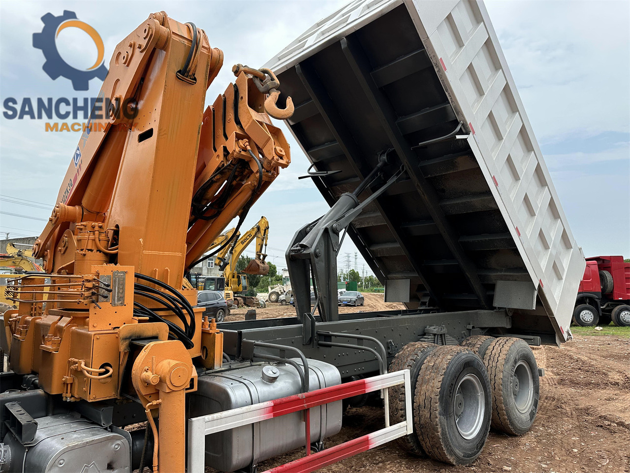 شاحنة كرين SINOTRUK Howo 371 6x4 crane truck: صور 8