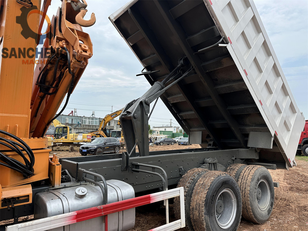 شاحنة كرين SINOTRUK Howo 371 6x4 crane truck: صور 7