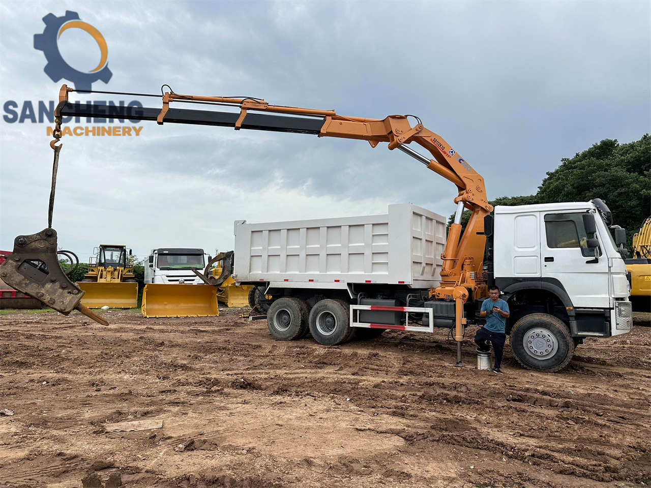 SINOTRUK Howo 371 6x4 crane truck - شاحنة كرين: صور 5 SINOTRUK Howo 371 6x4 crane truck - شاحنة كرين: صور 5