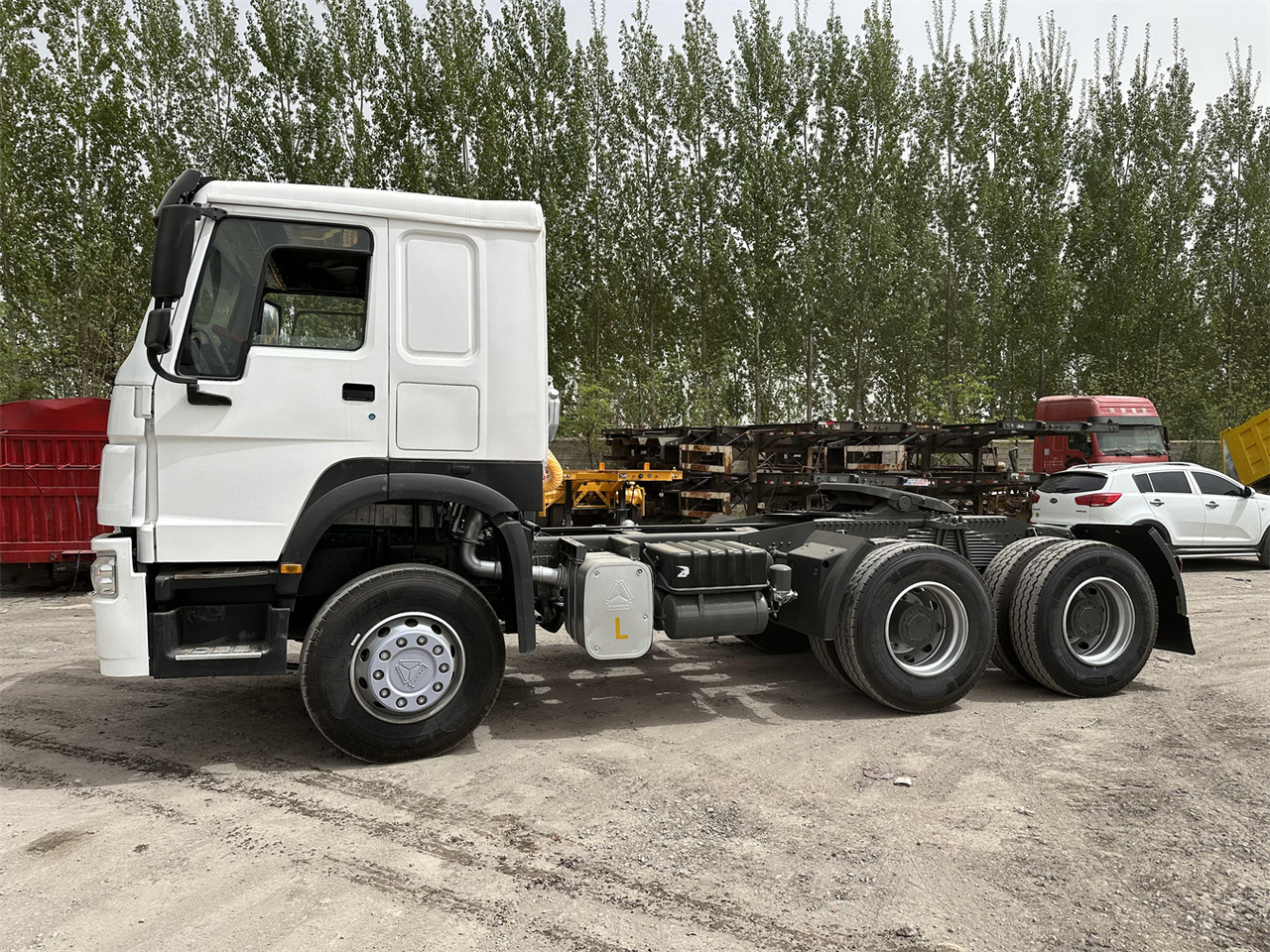 SINOTRUK Howo 371 Truck Head - شاحنة جرار: صور 5 SINOTRUK Howo 371 Truck Head - شاحنة جرار: صور 5