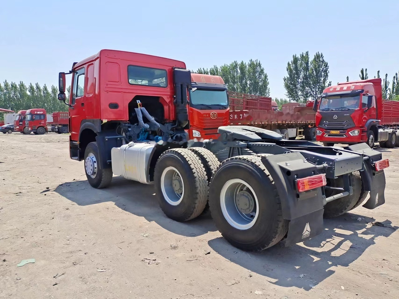SINOTRUK Howo tractor unit 420hp - شاحنة جرار: صور 3 SINOTRUK Howo tractor unit 420hp - شاحنة جرار: صور 3