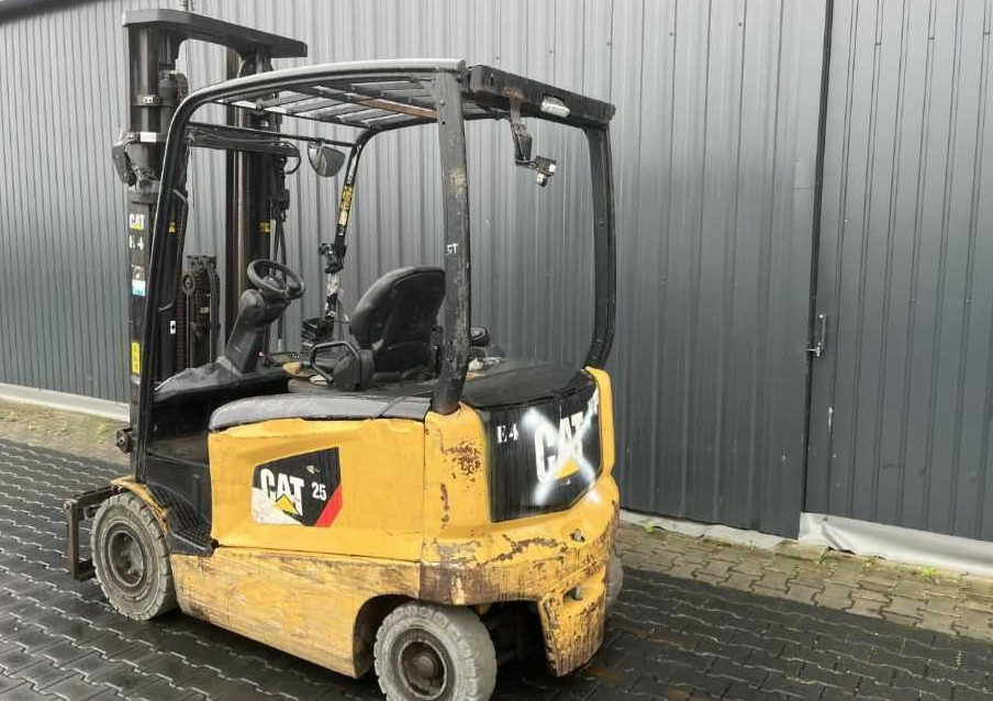 CAT Lift Trucks EP25CN - رافعة شوكية كهربائية: صور 3 CAT Lift Trucks EP25CN - رافعة شوكية كهربائية: صور 3
