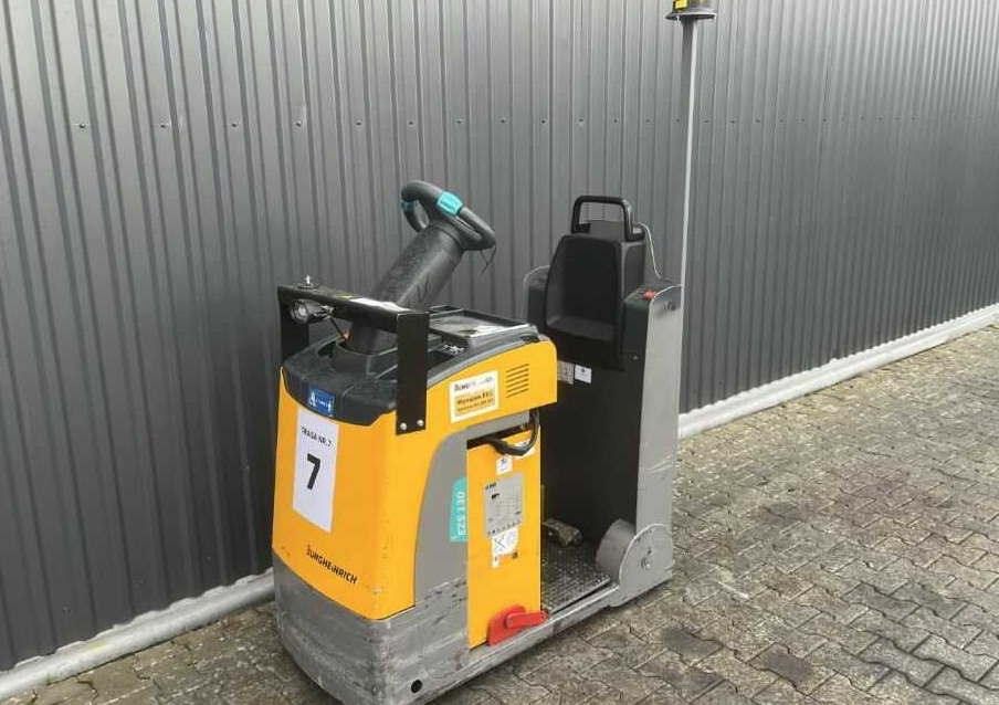 Jungheinrich EZS130 - جرار السحب الكهربائي: صور 1 Jungheinrich EZS130 - جرار السحب الكهربائي: صور 1