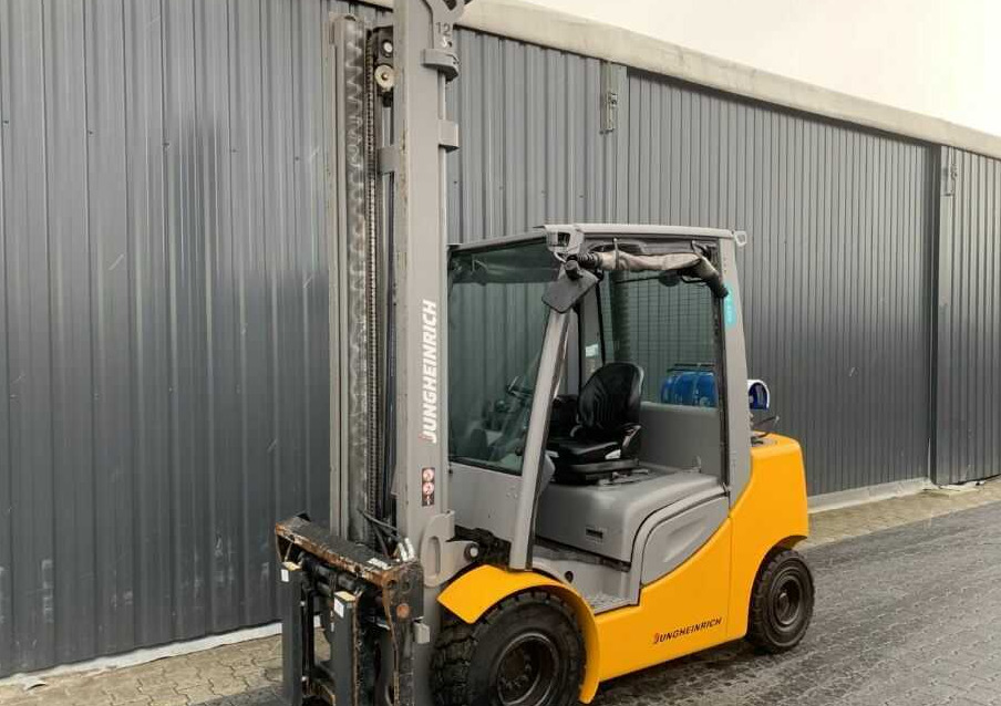 Jungheinrich TFG430s - رافعة شوكية تعمل بالغاز: صور 4 Jungheinrich TFG430s - رافعة شوكية تعمل بالغاز: صور 4
