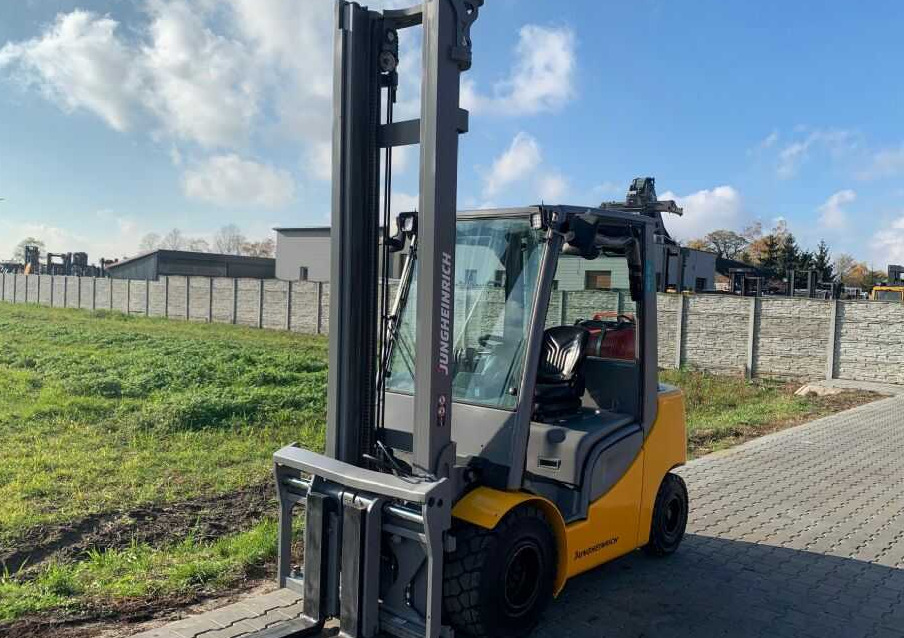 Jungheinrich TFG430s - رافعة شوكية تعمل بالغاز: صور 4 Jungheinrich TFG430s - رافعة شوكية تعمل بالغاز: صور 4