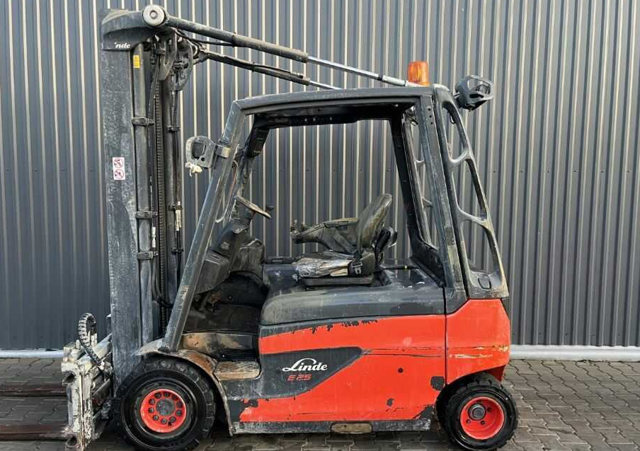 Linde E25L-01 - رافعة شوكية كهربائية: صور 3 Linde E25L-01 - رافعة شوكية كهربائية: صور 3