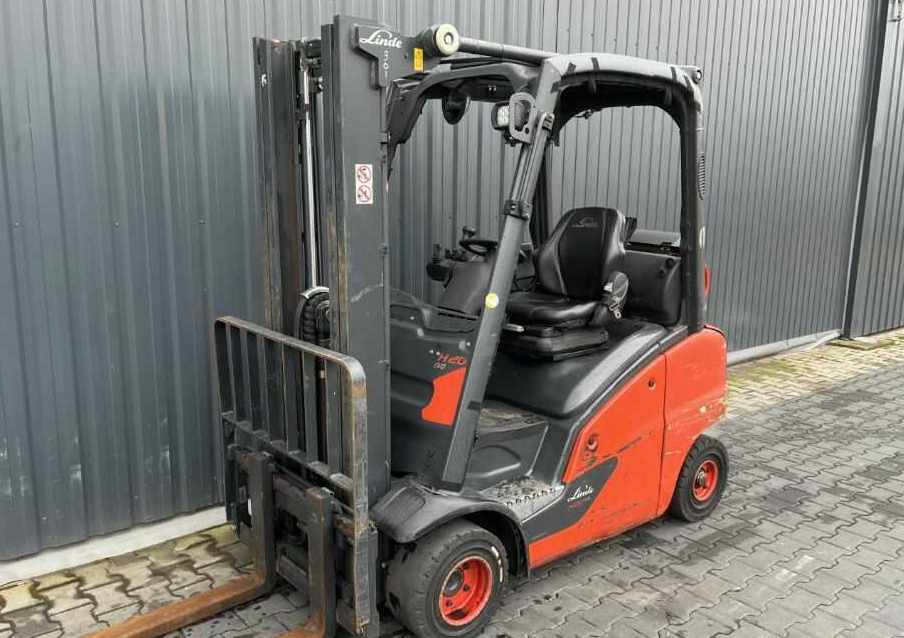 Linde H20T-01 - رافعة شوكية تعمل بالغاز: صور 1 Linde H20T-01 - رافعة شوكية تعمل بالغاز: صور 1
