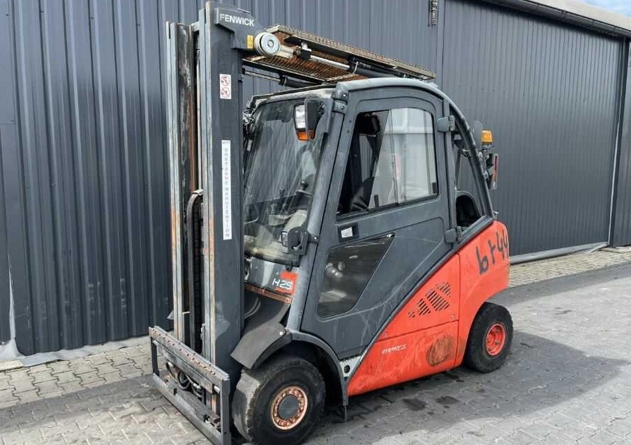 Linde H25T-01 - رافعة شوكية تعمل بالغاز: صور 1 Linde H25T-01 - رافعة شوكية تعمل بالغاز: صور 1