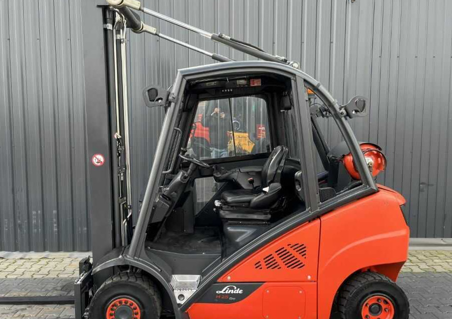 Linde H25T-02 - رافعة شوكية تعمل بالغاز: صور 1 Linde H25T-02 - رافعة شوكية تعمل بالغاز: صور 1