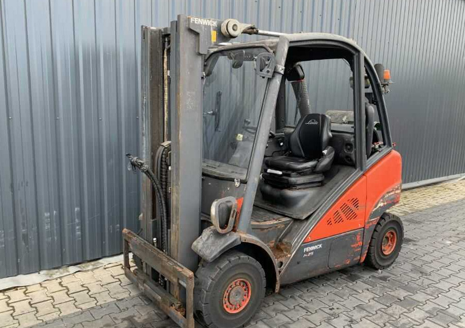 Linde H25T-02 - رافعة شوكية تعمل بالغاز: صور 1 Linde H25T-02 - رافعة شوكية تعمل بالغاز: صور 1