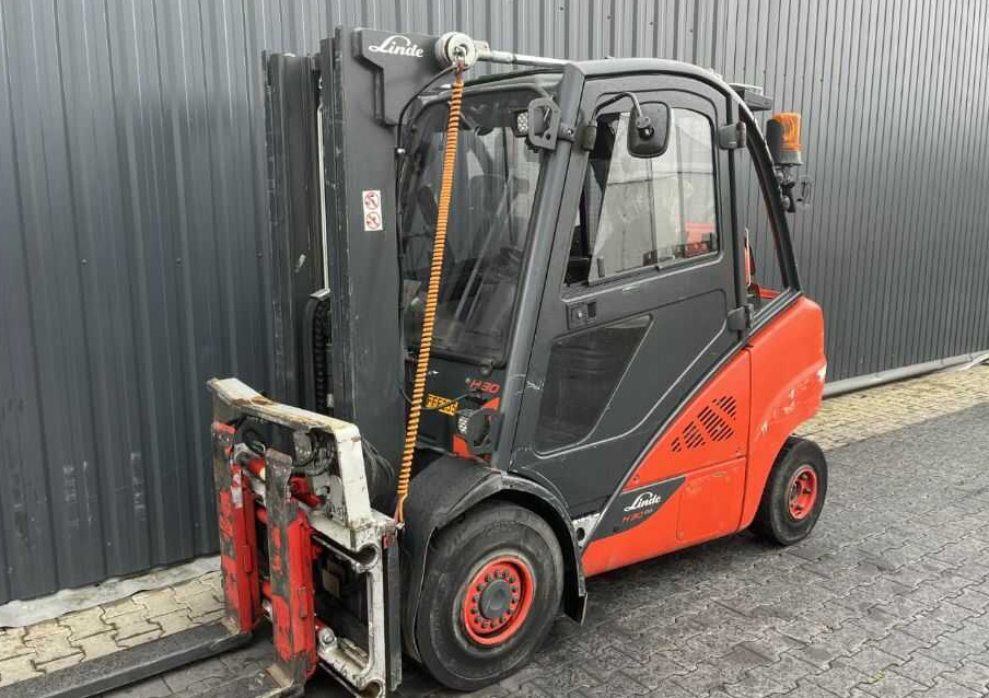 Linde H30T-02 - رافعة شوكية تعمل بالغاز: صور 1 Linde H30T-02 - رافعة شوكية تعمل بالغاز: صور 1
