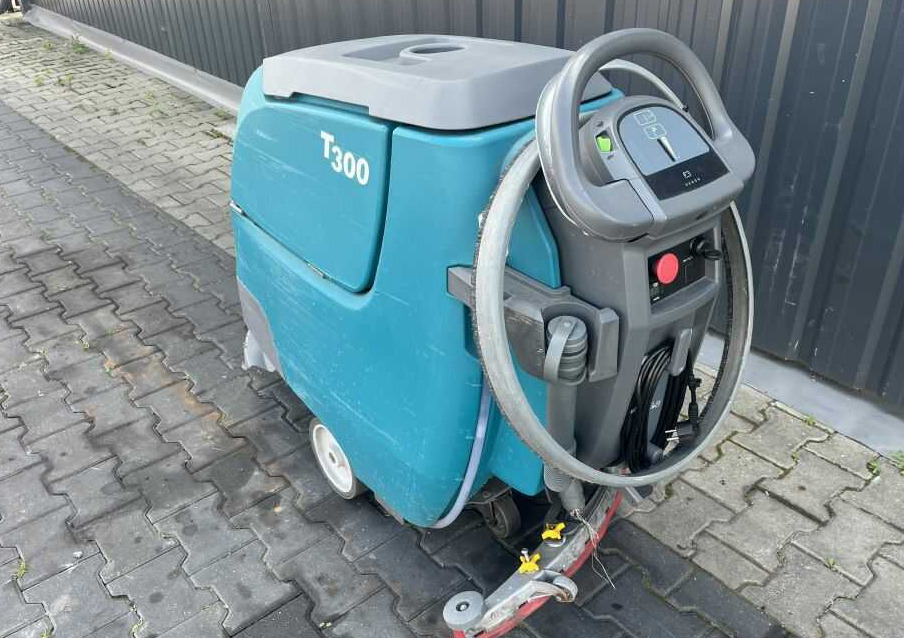Tennant T300 - ماكينة فرك وتجفيف: صور 3 Tennant T300 - ماكينة فرك وتجفيف: صور 3