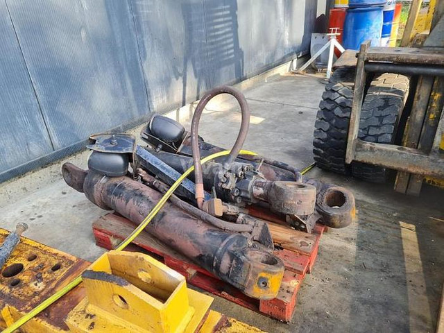 Caterpillar 980H - - الاسطوانة الهيدروليكية - آلات البناء: صور 1 Caterpillar 980H - - الاسطوانة الهيدروليكية - آلات البناء: صور 1