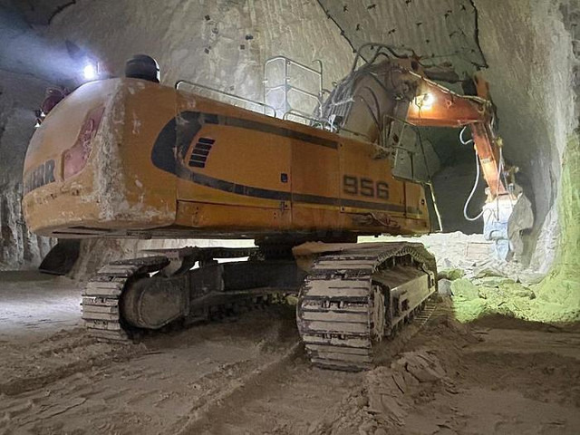 Liebherr R956HD - حفارات زحافة: صور 1 Liebherr R956HD - حفارات زحافة: صور 1