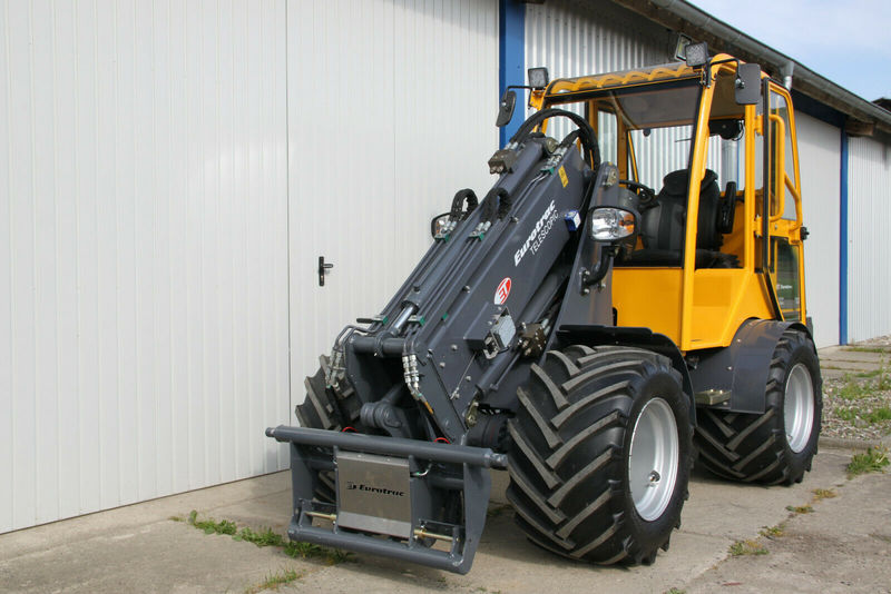 Eurotrac T 13 Teleskop Radlader Hoflader - جرافة ذات عجلات تلسكوبية: صور 1 Eurotrac T 13 Teleskop Radlader Hoflader - جرافة ذات عجلات تلسكوبية: صور 1