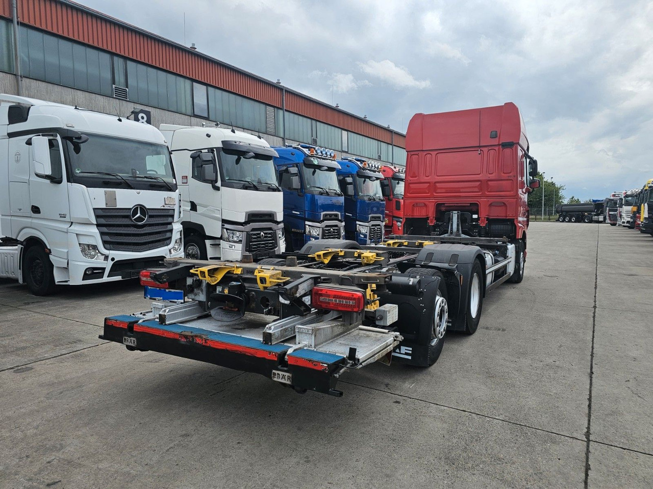 DAF XF 440 FAR * MUTLI * 2X TANK * RETARDER * STANDH - شاحنات الحاويات/ جسم علوي قابل للتغيير شاحنة: صور 5 DAF XF 440 FAR * MUTLI * 2X TANK * RETARDER * STANDH - شاحنات الحاويات/ جسم علوي قابل للتغيير شاحنة: صور 5