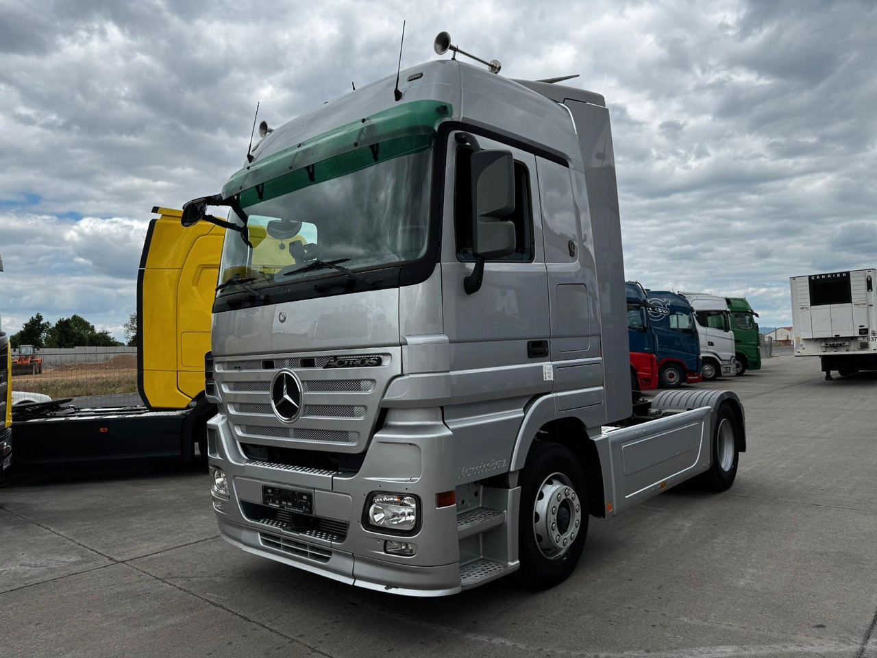 Mercedes-Benz ACTROS 1844 * AUTOMATIK * TOP * NEUE REIFEN - شاحنة جرار: صور 1 Mercedes-Benz ACTROS 1844 * AUTOMATIK * TOP * NEUE REIFEN - شاحنة جرار: صور 1