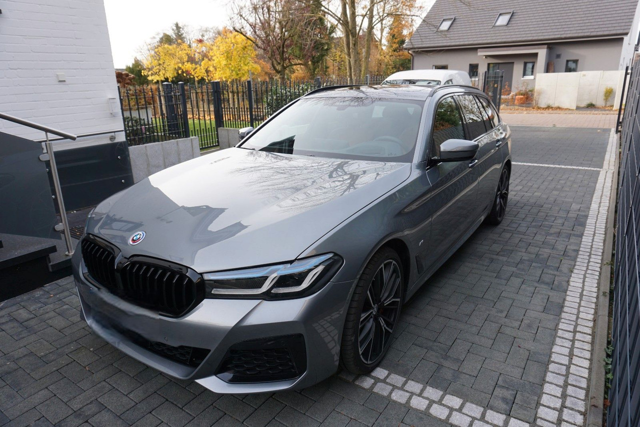 BMW 530 xDrive Touríng - سيارة ستيشن: صور 1 BMW 530 xDrive Touríng - سيارة ستيشن: صور 1