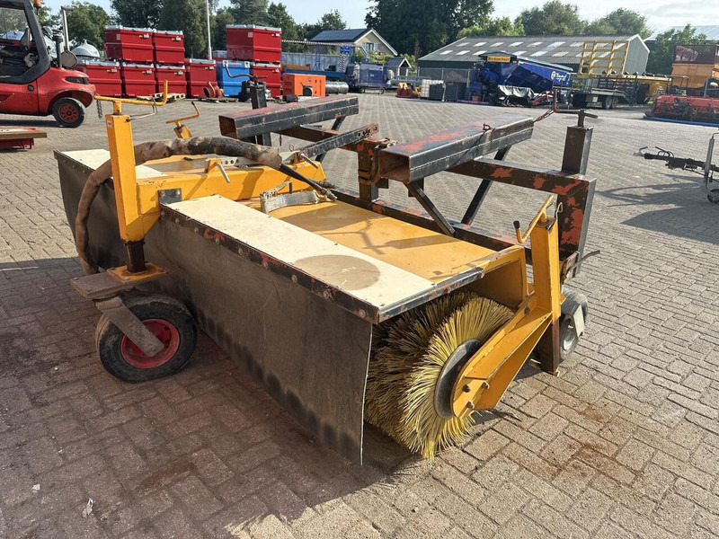 Onbekend Rolbezem - مكنسة: صور 4 Onbekend Rolbezem - مكنسة: صور 4