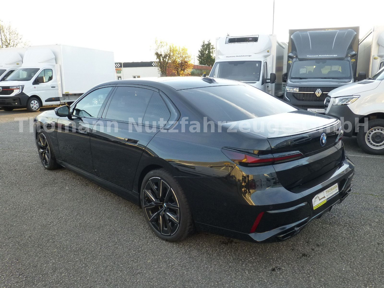 BMW M760 7 M760 e xDrive Cinema Sky Lounge 2x 21 Zol - سيدان: صور 5 BMW M760 7 M760 e xDrive Cinema Sky Lounge 2x 21 Zol - سيدان: صور 5