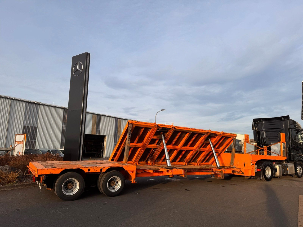 Dinkel DSAFA 36000 Schräglader/Tieflader 2x Lenkachse - عربة مسطحة منخفضة نصف مقطورة: صور 1 Dinkel DSAFA 36000 Schräglader/Tieflader 2x Lenkachse - عربة مسطحة منخفضة نصف مقطورة: صور 1